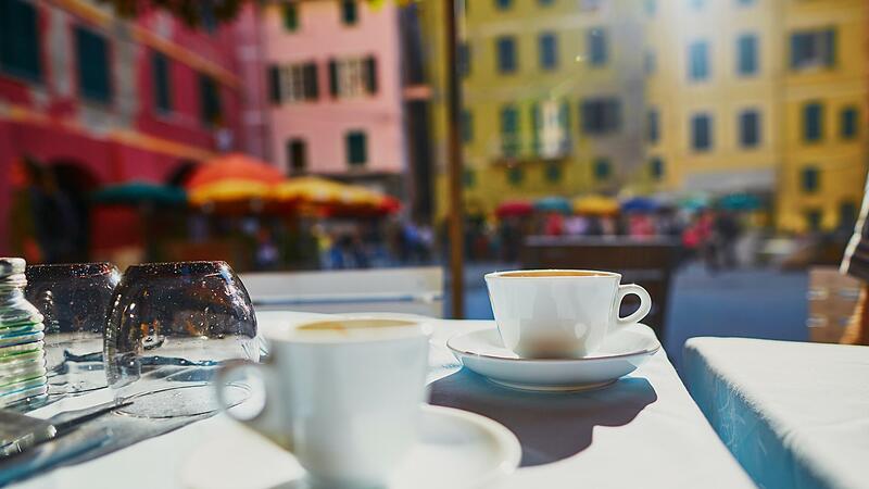 Eine Frau in Italien hat sich auf dem Weg von ihrem Arbeitsplatz zur Kaffeepause in der nahegelegenen Bar das Handgelenk gebrochen. Der Fall landete nun vor dem Obersten Gerichtshof in Rom.