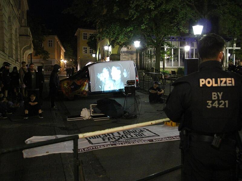 Fackelzug beim Pfingstkongress 2022 des Coburger Convents – hier: Protest am Gräfsblock Fackelzug beim Pfingstkongress 2022 des Coburger Convents – hier: Protest am Gräfsblock