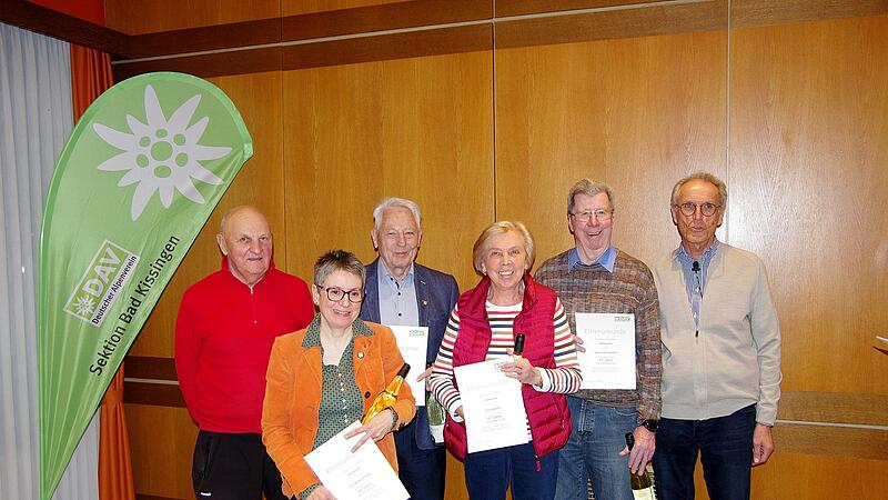 Ehrungen für 40, 50 und 60 Jahre im DAV: (v.l.) Edwin Seller, Monika Schaupp, Dietmar Möckel, Helga Zoll und Lothar Schmitt mit dem Vorsitzenden Artur Zoll