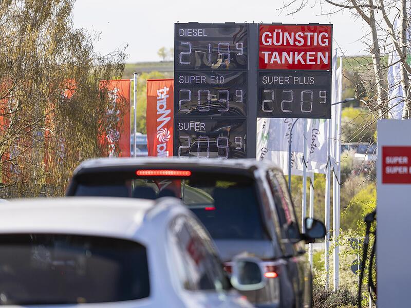 Die Einigung auf eine Waffenruhe im Iran gibt Hoffnung in Sachen Spritpreis.