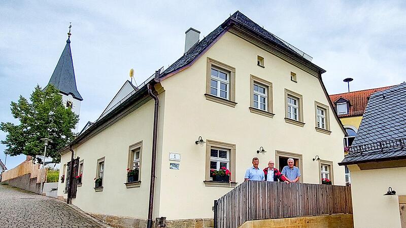 Alte Mühle Oberhaid: Eis & Heiß eröffnet Lange stand die Alte Mühle leer, jetzt zieht dort ein Eiscafé ein.