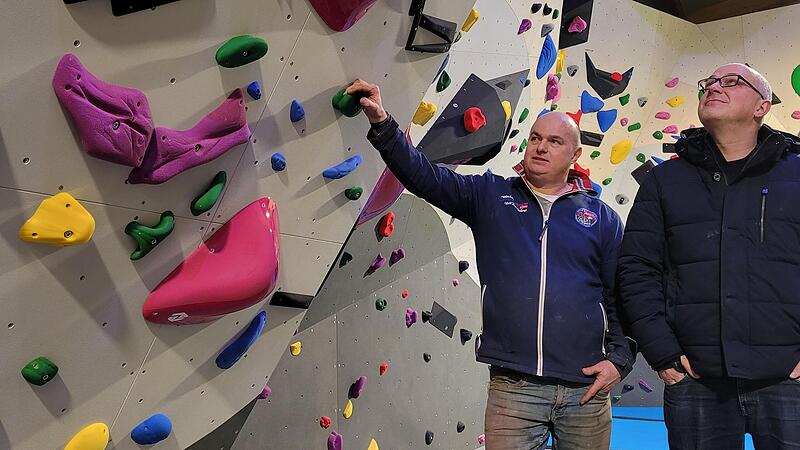 Dieter (links) und Robert Weiss in der Boulderhalle.