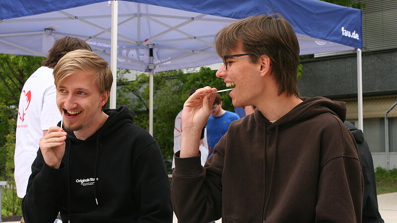 Typisierungsaktion FAU Die Friedrich-Alexander-Universität Erlangen-Nürnberg ist Teil von „Franken für das Leben“ und bietet auf dem Unigelände Typisierungsaktionen an.