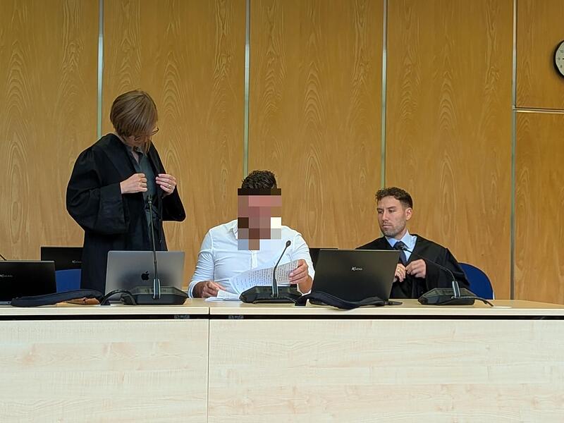 Prozess Bundespolizist In Coburg steht ein 54-Jähriger erneut vor Gericht. Der Bundespolizist muss sich wegen Betrugs verantworten. Das Urteil von 2022 wurde aufgrund von Verfahrensfehlern aufgehoben.
