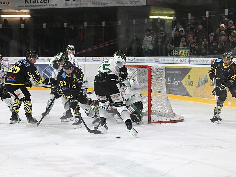 Bayreuth Tigers schlagen Höchstadter EC im Oberligaderby Aidan Brown (Nummer 23) und die Bayreuth Tigers bestraften den Höchstadter EC für einen nach gutem Beginn pomadigen Auftritt.