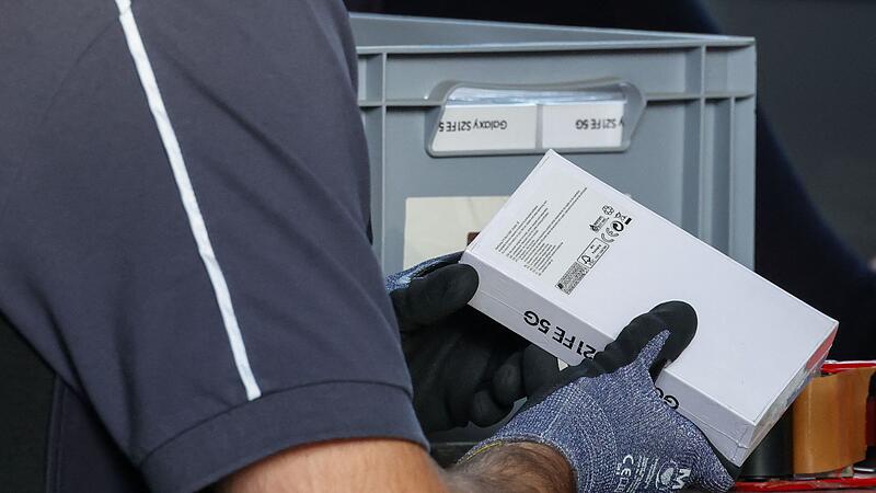 Europaweite Razzia wegen Millionenbetrugs mit Mogel-Handys Europaweite Razzia wegen Millionenbetrugs mit Mogel-Handys