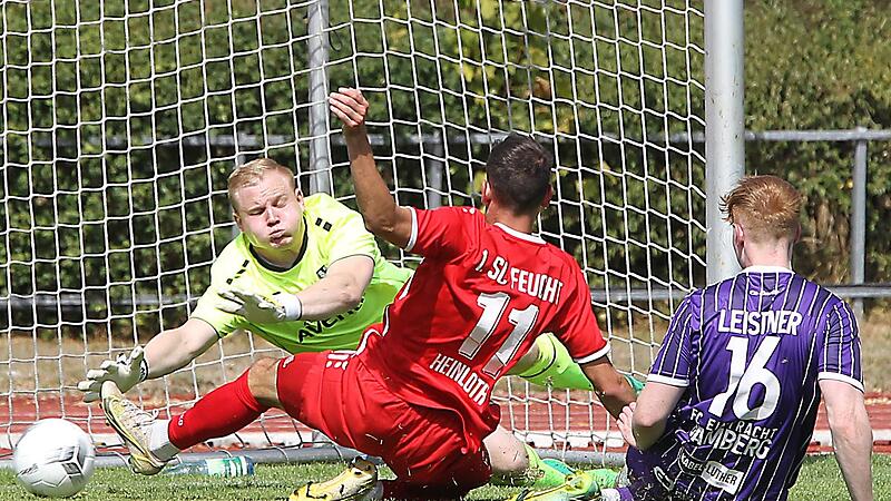 Der FC Eintracht Bamberg um Torh&uuml;ter Fabian Dellermann und Startelf-Deb&uuml;tant Luca Leistner (r.) trennte sich vom SC Feucht mit einem 2:2.