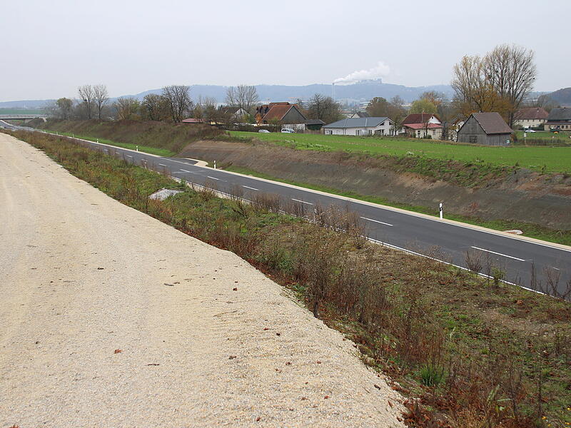 Neue Trasse der Staatsstra&szlig;e 2205 zwischen Coburg und Wiesenfeld