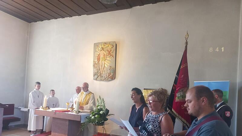 Festgottesdienst mit Singenrainer Band.