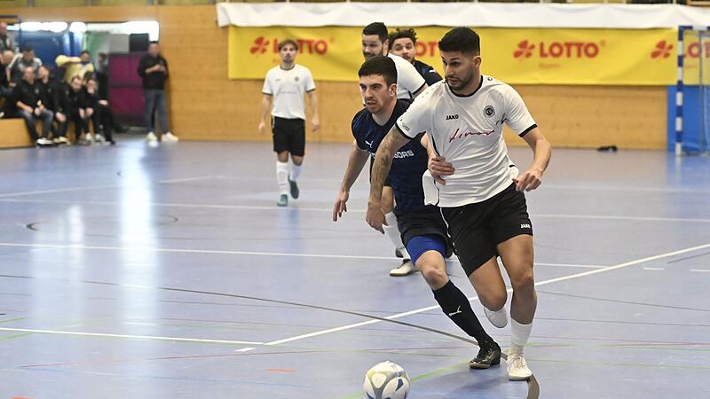Sertan Sener (wei&szlig;es Trikot) f&uuml;hrt den SC Sylvia Ebersdorf am Samstag bei der "Bayerischen" in Erlangen an.