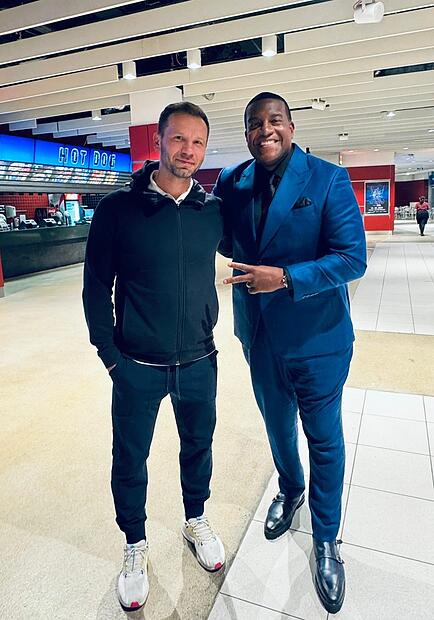 Bei der NHL in Prag: Alligators-Coach Mikhail Nemirovsky (li.) mit seinem Kindheitsfreund und Ex-NHL-Goalie Kevin Weekes.