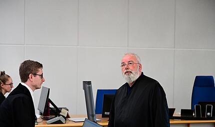 Staatsanwalt Dauphin und Rechtsanwalt Edgar Fiebig aus Herten im Gespr&auml;ch