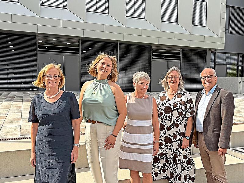 Eva Schorer, Personalratsvorsitzende Katharina Zeller, Pia Schlembach, Cornelia M&uuml;ller, Schulleiter Georg Gi&szlig;ler (von links)Jochen Lembach