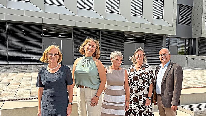 Eva Schorer, Personalratsvorsitzende Katharina Zeller, Pia Schlembach, Cornelia M&uuml;ller, Schulleiter Georg Gi&szlig;ler (von links)Jochen Lembach