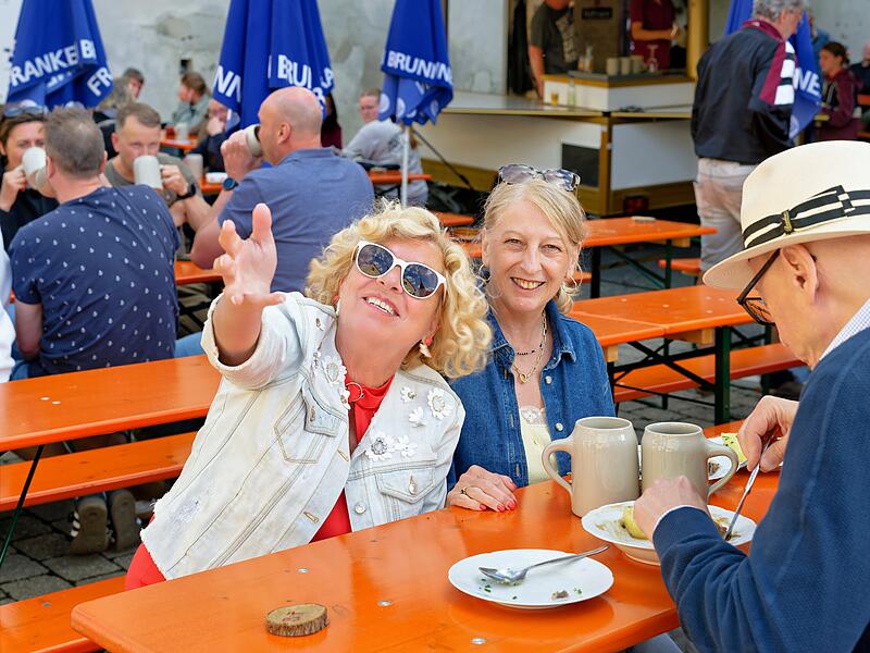 Kerwa in HerrnsdorfKerwa: Große Feierlaune in Herrnsdorf Kerwa in HerrnsdorfKerwa: Große Feierlaune in Herrnsdorf
