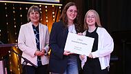 Verleihung des unterfr&auml;nkischen Realschulpreises in der Realschule Kitzingen. Erster Preis in der Kategorie Innovative Projekte f&uuml;r die M&auml;dchenrealschule Volkach.
