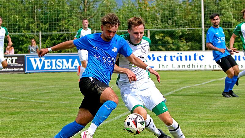 Jan Limmer (in Wei&szlig;) und der VfR Katschenreuth kamen in der Bezirksliga Ost gegen den SV Union Selb nur zu einem 2:2-Unentschieden.
