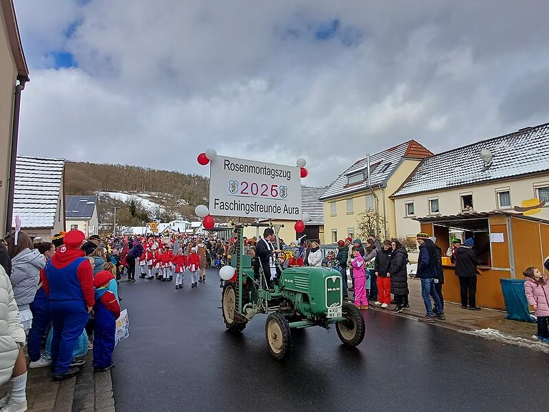 Rosenmontagszug in Aura