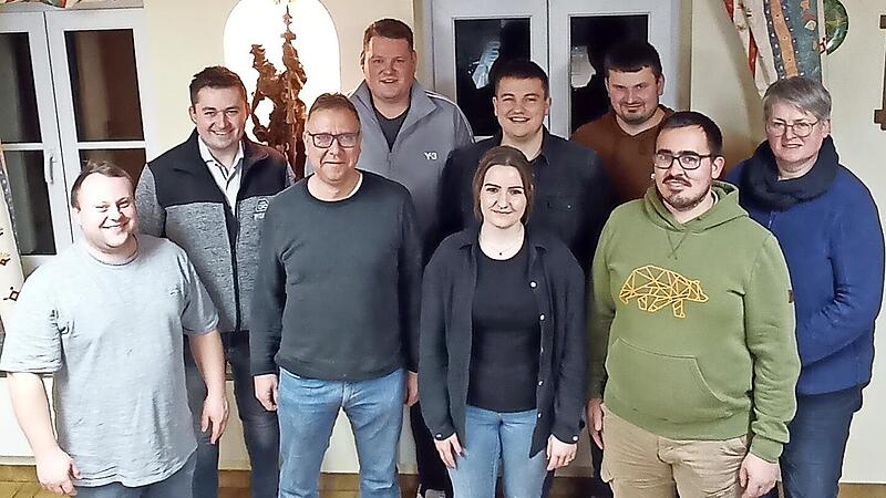 Die Kandidaten der Bürgerliste Ermreus (vorne v. l.): Michael Meister, Bernd Wohlhöfer, Laura Brendel, Tobias Derbfuß, (hinten v. l.) Christoph Schmidt, Johannes Erlwein, Philipp Machalz, Tobias Schmidt, Christine Erlwein.Forchheim & Fränkische Schweiz Die Kandidaten der Bürgerliste Ermreus (vorne v. l.): Michael Meister, Bernd Wohlhöfer, Laura Brendel, Tobias Derbfuß, (hinten v. l.) Christoph Schmidt, Johannes Erlwein, Philipp Machalz, Tobias Schmidt, Christine Erlwein.