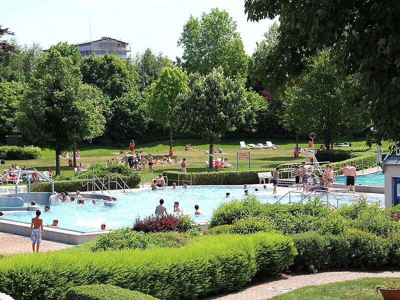 Das Neustadter Märchenbad bietet großen und kleinen Abenteurern jede Menge Spaß und Erholung.Die Schönsten Freibäder der Coburger Region