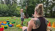 Wie Julian haben alle Kinder bei Mücke im Park eine große Auswahl zum Spielen und Spaß haben. Wie Julian haben alle Kinder bei Mücke im Park eine große Auswahl zum Spielen und Spaß haben.