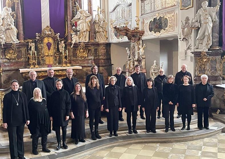 Das Ensemble Vokal M&uuml;nnerstadt beim Adventskonzert 2025.