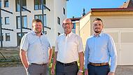 Der neue Vorsitzende Alexander Schneider (links) mit seinem Vorgänger Dieter Muth (Mitte) und stellvertretendem Vorsitzenden Lorenz Beck (rechts). Der neue Vorsitzende Alexander Schneider (links) mit seinem Vorgänger Dieter Muth (Mitte) und stellvertretendem Vorsitzenden Lorenz Beck (rechts).