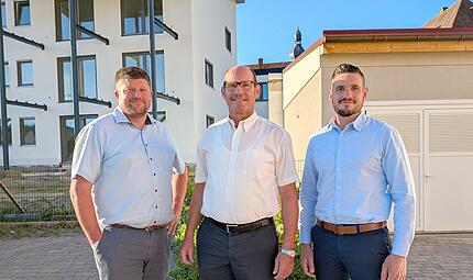 Der neue Vorsitzende Alexander Schneider (links) mit seinem Vorg&auml;nger Dieter Muth (Mitte) und stellvertretendem Vorsitzenden Lorenz Beck (rechts).