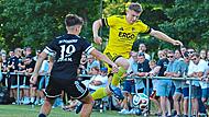 Die SpVgg Effeltrich und Raphael Erner (gelb) schraubten gegen Derbygegner Poxdorf sowohl Punkte- als auch Torekonto in die Höhe. Uwe KellnerForchheim & Fränkische Schweiz Die SpVgg Effeltrich und Raphael Erner (gelb) schraubten gegen Derbygegner Poxdorf sowohl Punkte- als auch Torekonto in die Höhe. Uwe KellnerForchheim & Fränkische Schweiz
