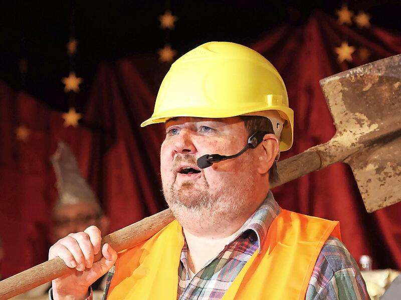 Vom Geistlichen zum Bauarbeiter: Zeils Stadtpfarrer Michael Erhart beschäftigte sich unter anderem auch mit dem „Stadtbild“. Vom Geistlichen zum Bauarbeiter: Zeils Stadtpfarrer Michael Erhart beschäftigte sich unter anderem auch mit dem „Stadtbild“.