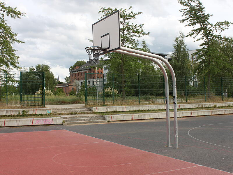 „Früher musste man bezahlen und durfte nur mit einer Saisonkarte auf den Platz. Das habe ich von einem Basketballtrainer gehört.“