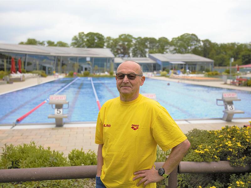 Gerhard Rossa ist seit 40 Jahren bei der DLRG aktiv: &bdquo;Eltern sind auch  in Schwimmb&auml;dern mit Aufsicht noch f&uuml;r ihre Kinder verantwortlich. Das vergessen viele.&ldquo;Forchheim & Fr&auml;nkische Schweiz
