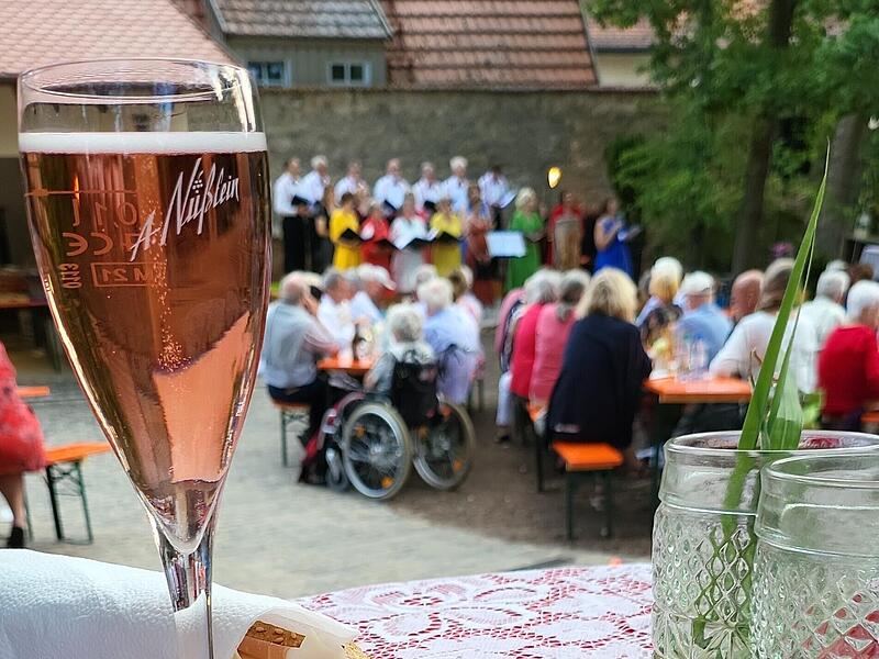Einen visuellen, auditiven und kulinarischen Genuss bot der „Liederkranz“.