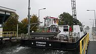 Die Schifffahrt auf dem Main wurde durch den Austausch der Hydraulikzylinder nicht beeinträchtigt. Die Schifffahrt auf dem Main wurde durch den Austausch der Hydraulikzylinder nicht beeinträchtigt.