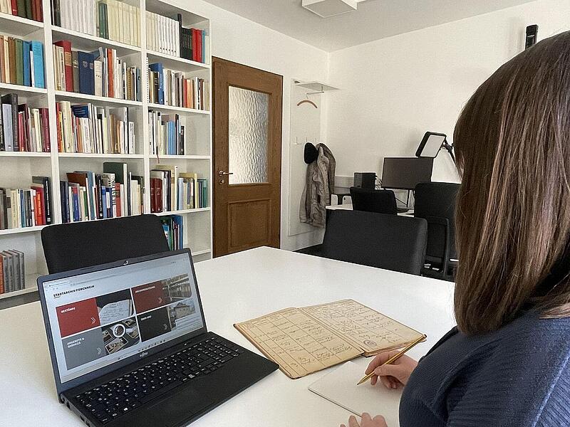 Anfang Dezember wurde der neue Benutzerraum des Forchheimer Stadtarchivs in der Schulstra&szlig;e fertiggestellt.