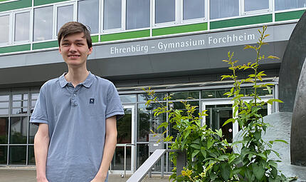 Hannes Wei&szlig; ist Jahrgangsbester der Abiturienten am Ehrenb&uuml;rg-Gymnasium in Forchheim