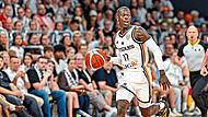Dennis Schröder erzielte im letzten Spiel der ersten WM-Qualifikationsphase 20 Punkte und verteilte neun Assists bei seinem Auftritt in Bamberg. Daniel Löb, dpa Dennis Schröder erzielte im letzten Spiel der ersten WM-Qualifikationsphase 20 Punkte und verteilte neun Assists bei seinem Auftritt in Bamberg. Daniel Löb, dpa