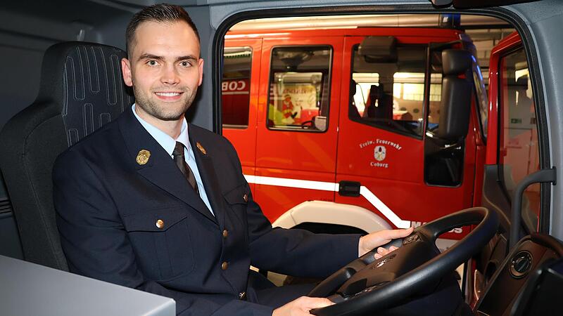 Sitzt als neuer Stadtbrandrat ganz offiziell am Steuer der Feuerwehr Coburg: Maximilian Br&uuml;ckner.
