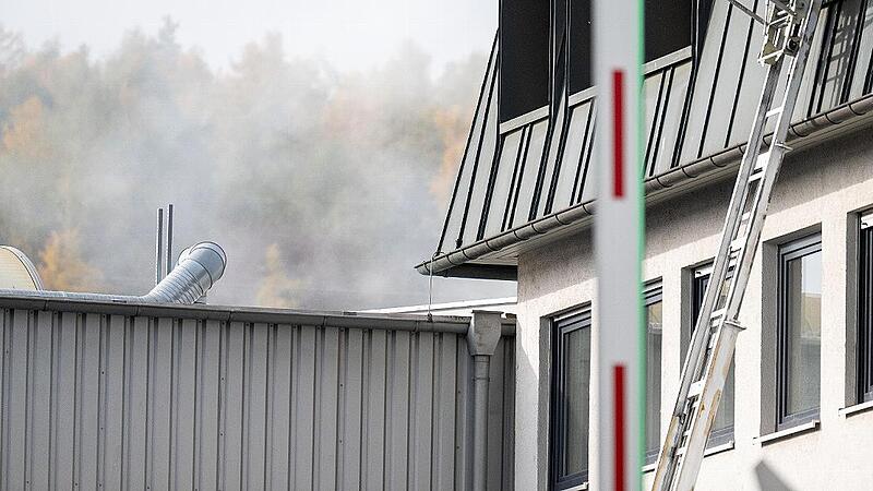 Die Verpuffung in einem Ofen in der Werkhalle f&uuml;hrte zu starker Rauchentwicklung. Schlimmeres ist zum Gl&uuml;ck nicht passiert.