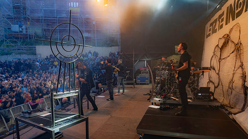 Nach 28 Jahren verabschiedet sich Letzte Instanz von der B&uuml;hne.