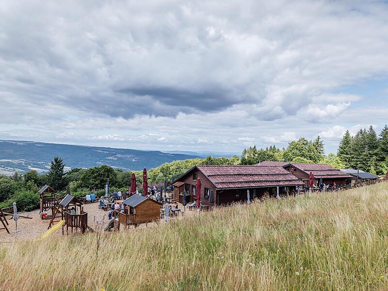 Bild Gem&uuml;ndener H&uuml;tte mit Spielplatz.jpg