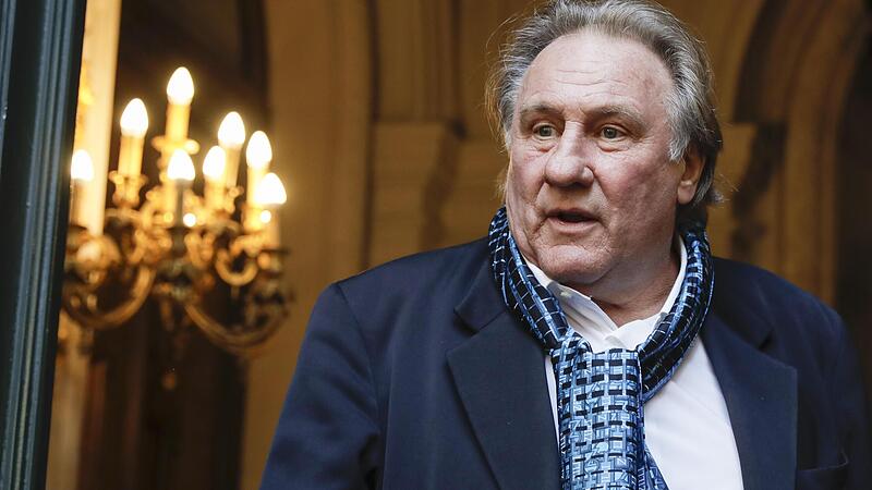 Der franz&ouml;sische Schauspieler G&eacute;rard Depardieu soll jahrelang Frauen an Filmsets sexuell bel&auml;stigt haben &ndash; ohne Konsequenzen davonzutragen.