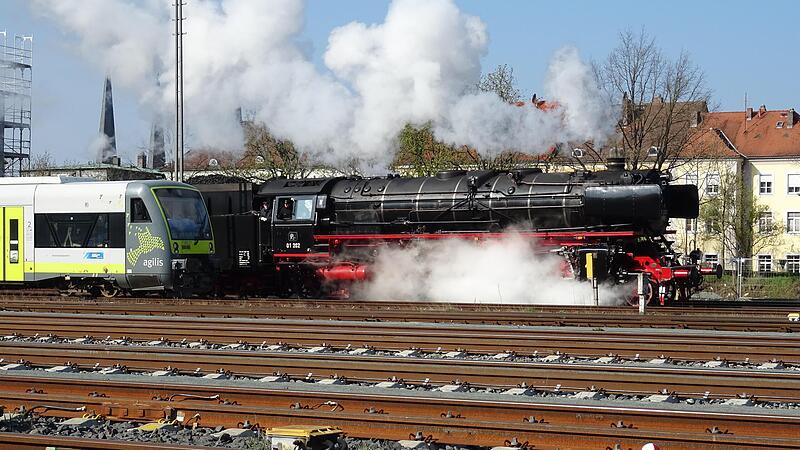 Agilis und Dampfbahn wechseln die Strecken.Forchheim & Fränkische Schweiz
