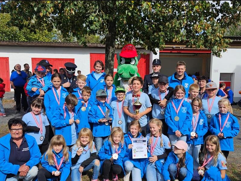 Die Florianskäfer in den neuen, tollen Outfits bei der Löschi-Olympiade 2023 in Dietersdorf – gefördert durch die Aktion „5 für 500“ der Initiative Rodachtal.