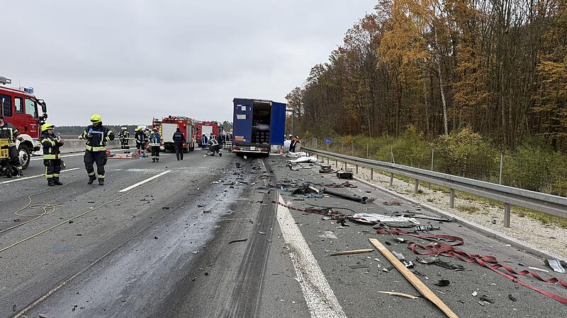 Nach einem Lkw-Unfall bei Erlangen ist die A3 rund um die Anschlussstelle Höchstadt-Nord in Fahrtrichtung Nürnberg/Regensburg komplett gesperrt.