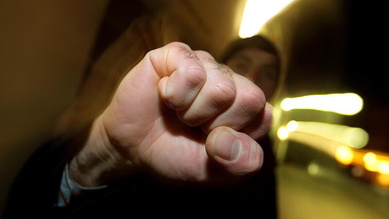 Unter den Folgen der erlittenen Verletzungen k&ouml;nnte ein Mann m&ouml;glicherweise lebenslang leiden.