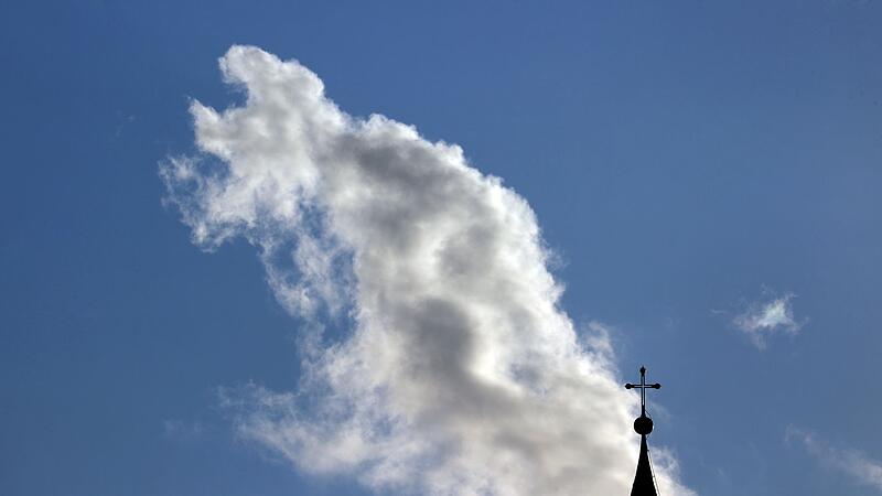 Sonne und Wolken über Wallfahrtskirche Sonne und Wolken über Wallfahrtskirche