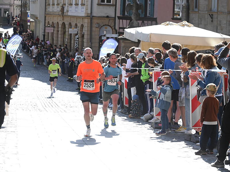 Weltkulturerbelauf 2025: Rund 3700 Athletinnen und Athleten nahmen de Halbmarathon, den Sparkassen-Lauf, in Angriff.