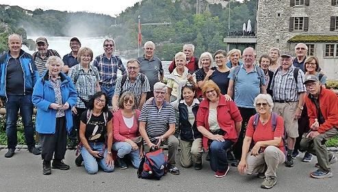 Die Wandergruppe des Alpenvereins Bad Kissingen am Rheinfall.