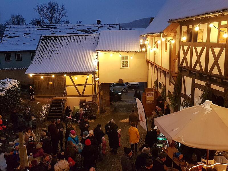 Der Adventsmarkt in Diebach findet traditionell in den Kirchgaden statt.